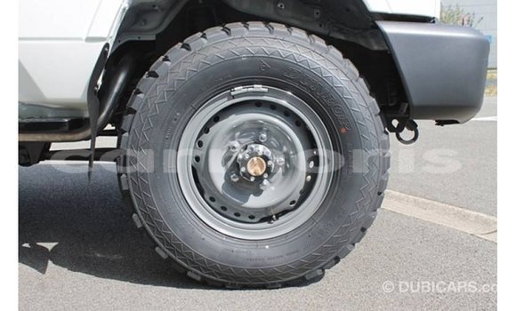 Buy Import Toyota Land Cruiser White Car in Import - Dubai in Agalega Islands Buy Import Toyota Land Cruiser White Car in Import - Dubai in Agalega Islands