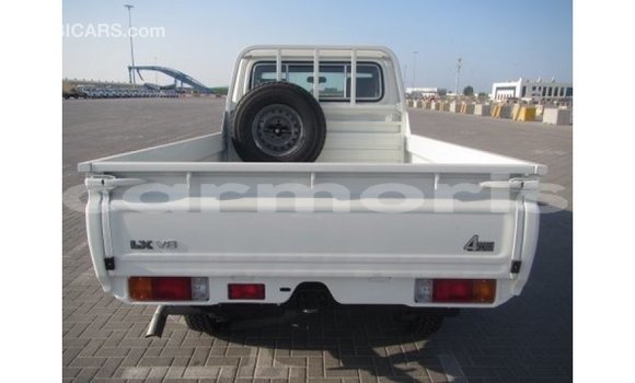 Acheter Import Voiture Toyota Land Cruiser Blanc à Import - Dubai, Îles Agalega Acheter Import Voiture Toyota Land Cruiser Blanc à Import - Dubai, Îles Agalega