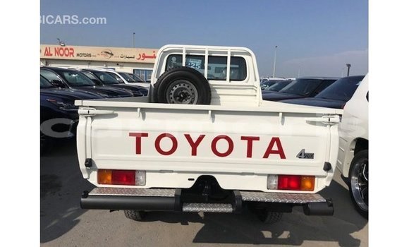 Acheter Import Voiture Toyota Land Cruiser Blanc à Import - Dubai, Îles Agalega Acheter Import Voiture Toyota Land Cruiser Blanc à Import - Dubai, Îles Agalega