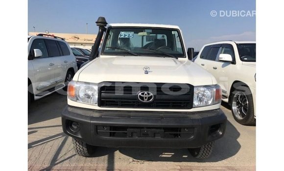 Acheter Import Voiture Toyota Land Cruiser Blanc à Import - Dubai, Îles Agalega Acheter Import Voiture Toyota Land Cruiser Blanc à Import - Dubai, Îles Agalega