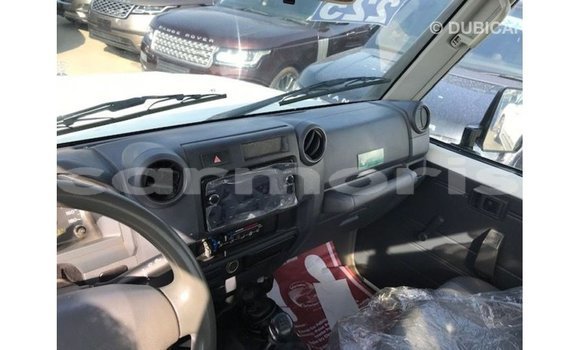 Acheter Import Voiture Toyota Land Cruiser Blanc à Import - Dubai, Îles Agalega Acheter Import Voiture Toyota Land Cruiser Blanc à Import - Dubai, Îles Agalega