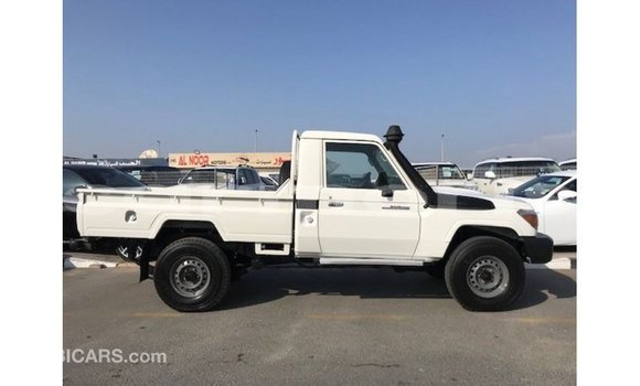 Acheter Import Voiture Toyota Land Cruiser Blanc à Import - Dubai, Îles Agalega Acheter Import Voiture Toyota Land Cruiser Blanc à Import - Dubai, Îles Agalega