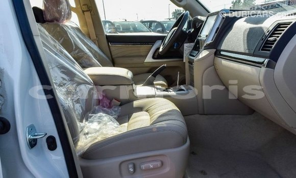 Buy Import Toyota Land Cruiser White Car in Import - Dubai in Agalega Islands Buy Import Toyota Land Cruiser White Car in Import - Dubai in Agalega Islands