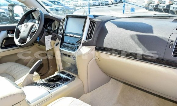 Buy Import Toyota Land Cruiser White Car in Import - Dubai in Agalega Islands Buy Import Toyota Land Cruiser White Car in Import - Dubai in Agalega Islands