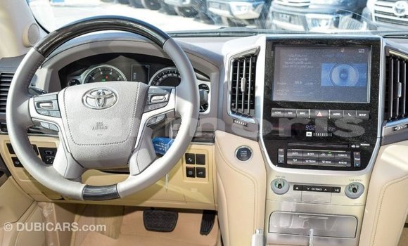 Buy Import Toyota Land Cruiser White Car in Import - Dubai in Agalega Islands Buy Import Toyota Land Cruiser White Car in Import - Dubai in Agalega Islands