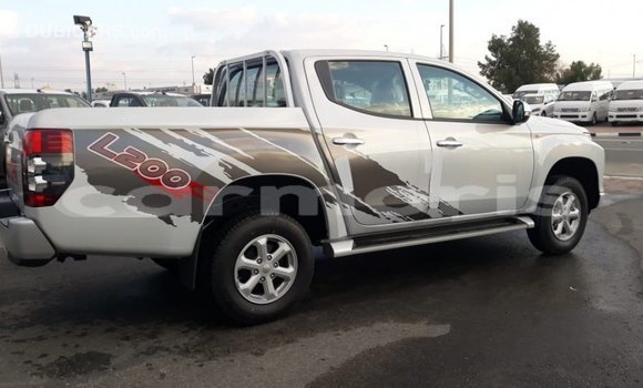Acheter Import Voiture Mitsubishi L200 Blanc à Import - Dubai, Îles Agalega Acheter Import Voiture Mitsubishi L200 Blanc à Import - Dubai, Îles Agalega