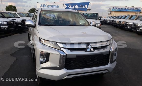 Acheter Import Voiture Mitsubishi L200 Blanc à Import - Dubai, Îles Agalega Acheter Import Voiture Mitsubishi L200 Blanc à Import - Dubai, Îles Agalega