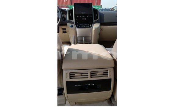 Buy Import Toyota Land Cruiser White Car in Import - Dubai in Agalega Islands Buy Import Toyota Land Cruiser White Car in Import - Dubai in Agalega Islands
