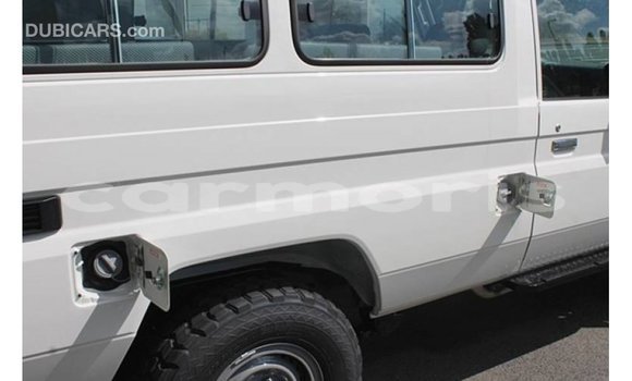 Acheter Import Voiture Toyota Land Cruiser Blanc à Import - Dubai, Îles Agalega Acheter Import Voiture Toyota Land Cruiser Blanc à Import - Dubai, Îles Agalega