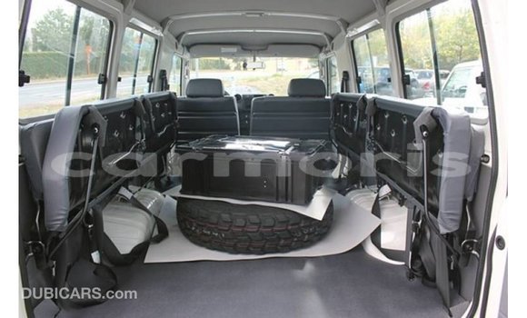 Acheter Import Voiture Toyota Land Cruiser Blanc à Import - Dubai, Îles Agalega Acheter Import Voiture Toyota Land Cruiser Blanc à Import - Dubai, Îles Agalega