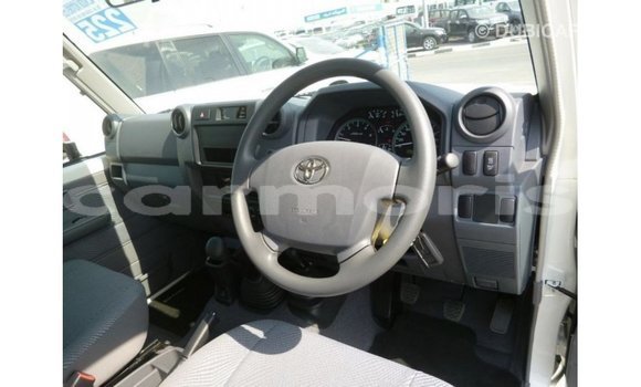 Buy Import Toyota Land Cruiser White Car in Import - Dubai in Agalega Islands Buy Import Toyota Land Cruiser White Car in Import - Dubai in Agalega Islands
