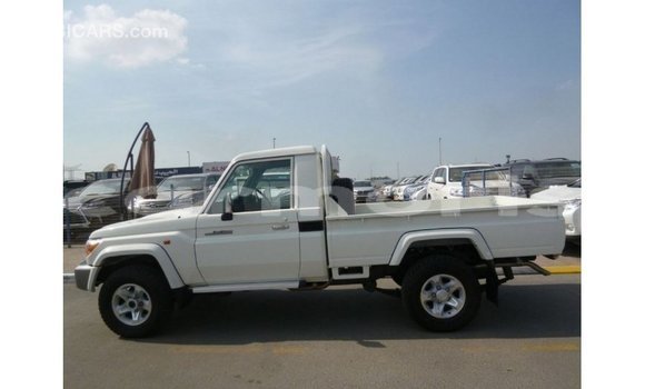 Buy Import Toyota Land Cruiser White Car in Import - Dubai in Agalega Islands Buy Import Toyota Land Cruiser White Car in Import - Dubai in Agalega Islands