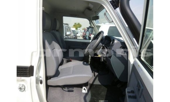 Buy Import Toyota Land Cruiser White Car in Import - Dubai in Agalega Islands Buy Import Toyota Land Cruiser White Car in Import - Dubai in Agalega Islands