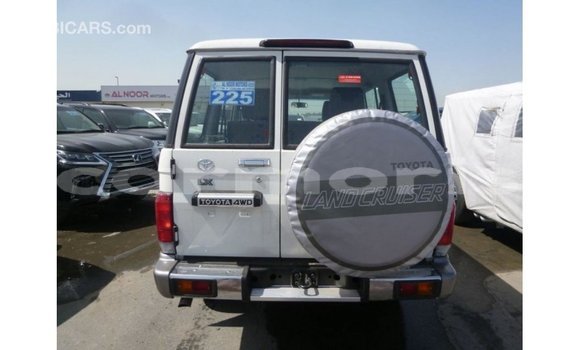 Acheter Import Voiture Toyota Land Cruiser Blanc à Import - Dubai, Îles Agalega Acheter Import Voiture Toyota Land Cruiser Blanc à Import - Dubai, Îles Agalega