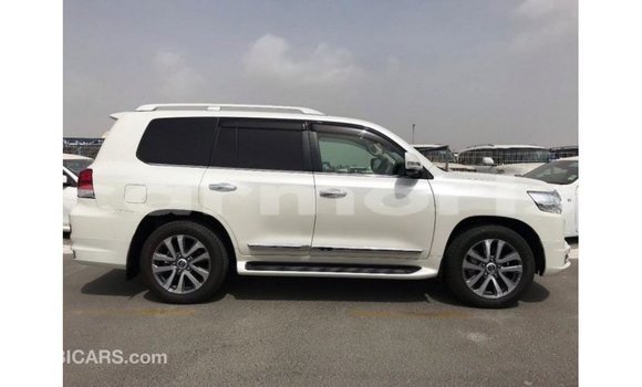 Acheter Import Voiture Toyota Land Cruiser Blanc à Import - Dubai, Îles Agalega Acheter Import Voiture Toyota Land Cruiser Blanc à Import - Dubai, Îles Agalega