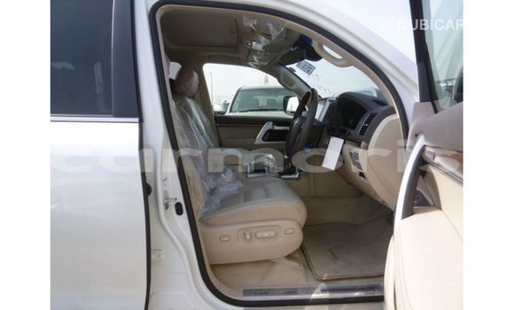 Buy Import Toyota Land Cruiser White Car in Import - Dubai in Agalega Islands Buy Import Toyota Land Cruiser White Car in Import - Dubai in Agalega Islands