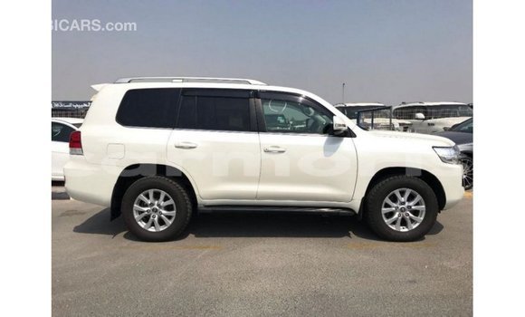 Buy Import Toyota Land Cruiser White Car in Import - Dubai in Agalega Islands Buy Import Toyota Land Cruiser White Car in Import - Dubai in Agalega Islands
