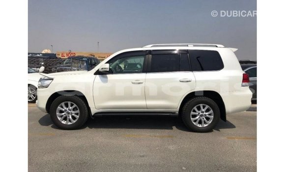 Buy Import Toyota Land Cruiser White Car in Import - Dubai in Agalega Islands Buy Import Toyota Land Cruiser White Car in Import - Dubai in Agalega Islands