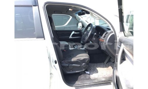 Buy Import Toyota Land Cruiser White Car in Import - Dubai in Agalega Islands Buy Import Toyota Land Cruiser White Car in Import - Dubai in Agalega Islands