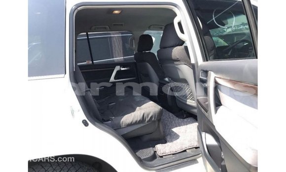 Buy Import Toyota Land Cruiser White Car in Import - Dubai in Agalega Islands Buy Import Toyota Land Cruiser White Car in Import - Dubai in Agalega Islands