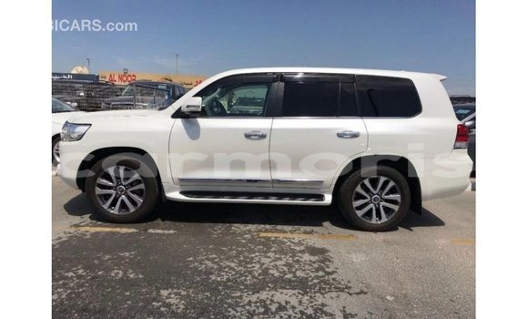 Acheter Import Voiture Toyota Land Cruiser Blanc à Import - Dubai, Îles Agalega Acheter Import Voiture Toyota Land Cruiser Blanc à Import - Dubai, Îles Agalega