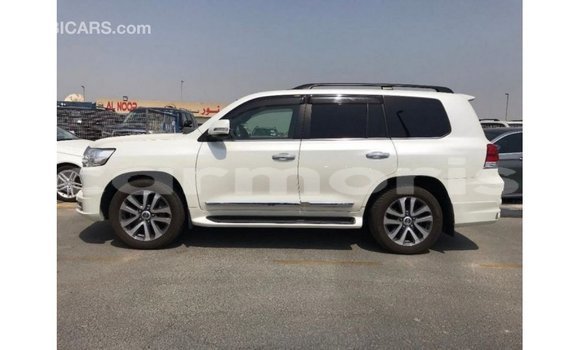 Buy Import Toyota Land Cruiser White Car in Import - Dubai in Agalega Islands Buy Import Toyota Land Cruiser White Car in Import - Dubai in Agalega Islands