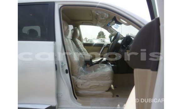 Acheter Import Voiture Toyota Prado Blanc à Import - Dubai, Îles Agalega Acheter Import Voiture Toyota Prado Blanc à Import - Dubai, Îles Agalega