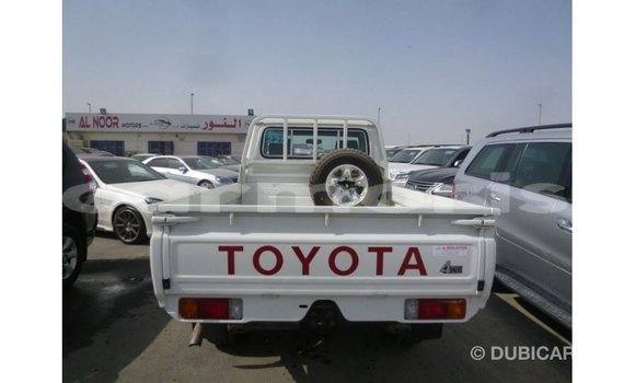 Buy Import Toyota Land Cruiser White Car in Import - Dubai in Agalega Islands Buy Import Toyota Land Cruiser White Car in Import - Dubai in Agalega Islands
