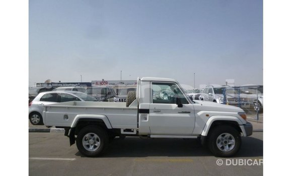Buy Import Toyota Land Cruiser White Car in Import - Dubai in Agalega Islands Buy Import Toyota Land Cruiser White Car in Import - Dubai in Agalega Islands