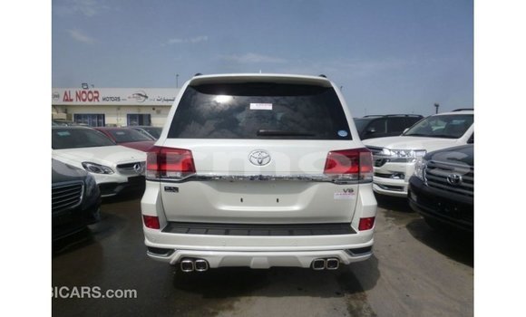 Acheter Import Voiture Toyota Land Cruiser Blanc à Import - Dubai, Îles Agalega Acheter Import Voiture Toyota Land Cruiser Blanc à Import - Dubai, Îles Agalega