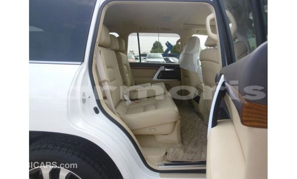 Acheter Import Voiture Toyota Land Cruiser Blanc à Import - Dubai, Îles Agalega Acheter Import Voiture Toyota Land Cruiser Blanc à Import - Dubai, Îles Agalega