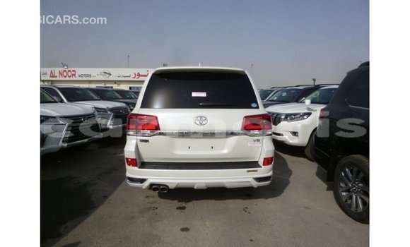 Acheter Import Voiture Toyota Land Cruiser Blanc à Import - Dubai, Îles Agalega Acheter Import Voiture Toyota Land Cruiser Blanc à Import - Dubai, Îles Agalega