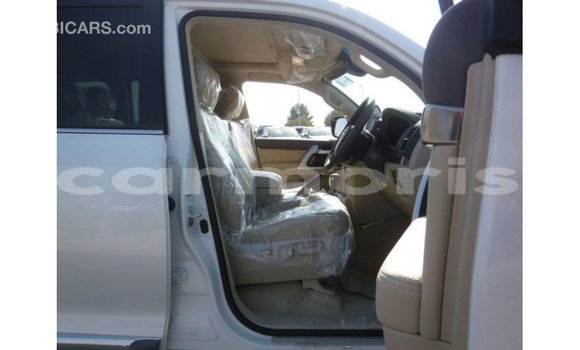 Buy Import Toyota Land Cruiser White Car in Import - Dubai in Agalega Islands Buy Import Toyota Land Cruiser White Car in Import - Dubai in Agalega Islands
