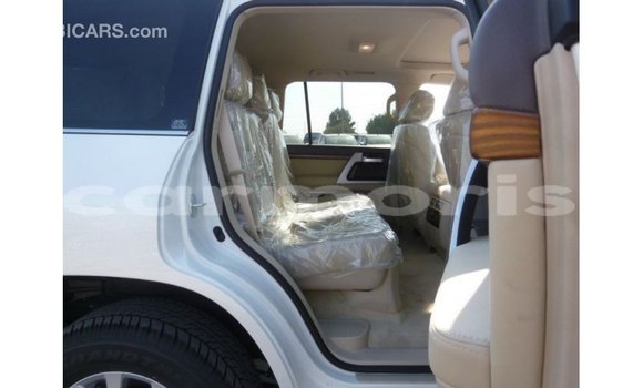 Buy Import Toyota Land Cruiser White Car in Import - Dubai in Agalega Islands Buy Import Toyota Land Cruiser White Car in Import - Dubai in Agalega Islands