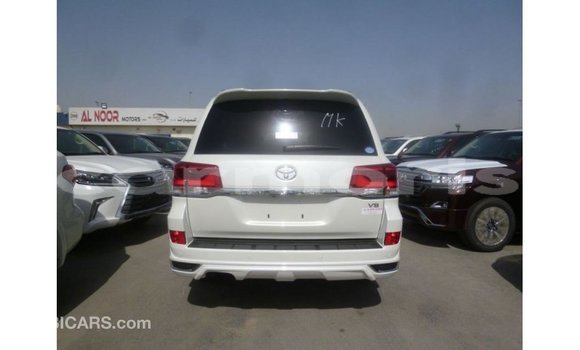 Acheter Import Voiture Toyota Land Cruiser Blanc à Import - Dubai, Îles Agalega Acheter Import Voiture Toyota Land Cruiser Blanc à Import - Dubai, Îles Agalega