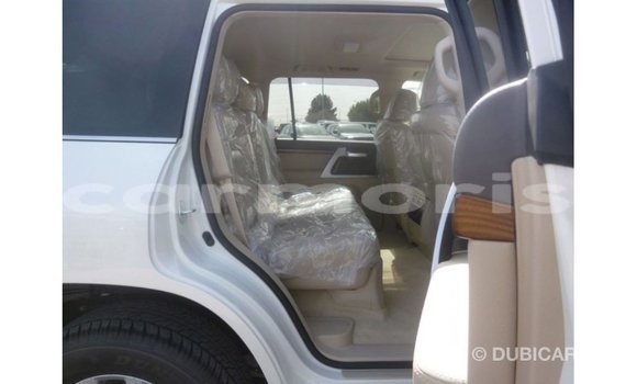 Acheter Import Voiture Toyota Land Cruiser Blanc à Import - Dubai, Îles Agalega Acheter Import Voiture Toyota Land Cruiser Blanc à Import - Dubai, Îles Agalega