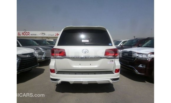 Buy Import Toyota Land Cruiser White Car in Import - Dubai in Agalega Islands Buy Import Toyota Land Cruiser White Car in Import - Dubai in Agalega Islands