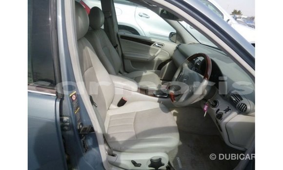 Acheter Import Voiture Mercedes-Benz 190 Bleu à Import - Dubai, Îles Agalega Acheter Import Voiture Mercedes-Benz 190 Bleu à Import - Dubai, Îles Agalega