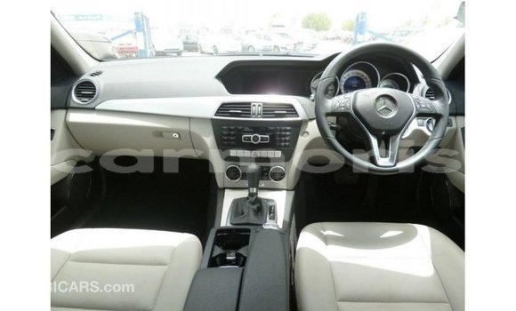 Buy Import Mercedes-Benz 190 Black Car in Import - Dubai in Agalega Islands Buy Import Mercedes-Benz 190 Black Car in Import - Dubai in Agalega Islands