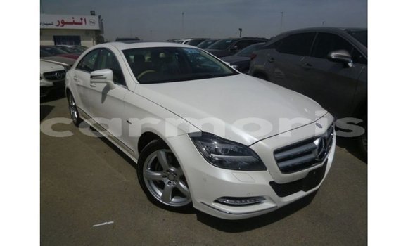 Buy Import Mercedes-Benz 190 White Car in Import - Dubai in Agalega Islands Buy Import Mercedes-Benz 190 White Car in Import - Dubai in Agalega Islands