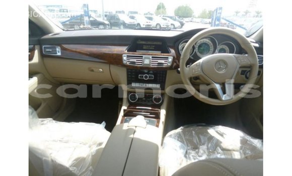 Buy Import Mercedes-Benz 190 White Car in Import - Dubai in Agalega Islands Buy Import Mercedes-Benz 190 White Car in Import - Dubai in Agalega Islands