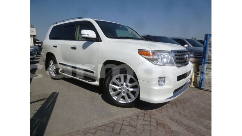 Big with watermark toyota land cruiser agalega islands import dubai 3341