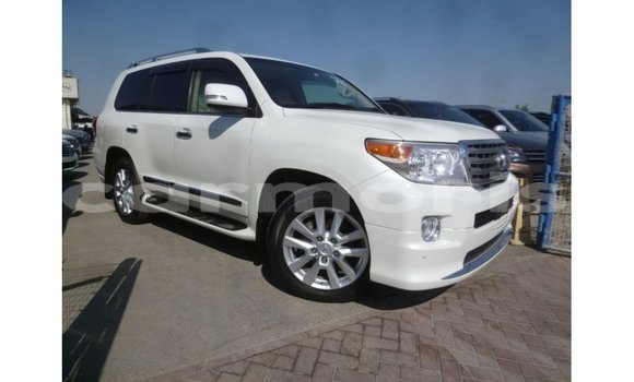 Buy Import Toyota Land Cruiser White Car in Import - Dubai in Agalega Islands Buy Import Toyota Land Cruiser White Car in Import - Dubai in Agalega Islands