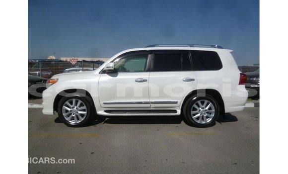 Buy Import Toyota Land Cruiser White Car in Import - Dubai in Agalega Islands Buy Import Toyota Land Cruiser White Car in Import - Dubai in Agalega Islands