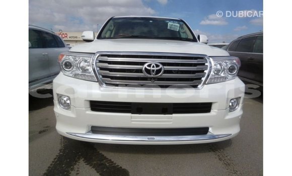 Buy Import Toyota Land Cruiser White Car in Import - Dubai in Agalega Islands Buy Import Toyota Land Cruiser White Car in Import - Dubai in Agalega Islands