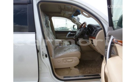 Buy Import Toyota Land Cruiser White Car in Import - Dubai in Agalega Islands Buy Import Toyota Land Cruiser White Car in Import - Dubai in Agalega Islands