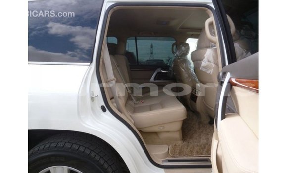 Buy Import Toyota Land Cruiser White Car in Import - Dubai in Agalega Islands Buy Import Toyota Land Cruiser White Car in Import - Dubai in Agalega Islands