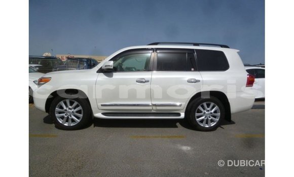 Acheter Import Voiture Toyota Land Cruiser Blanc à Import - Dubai, Îles Agalega Acheter Import Voiture Toyota Land Cruiser Blanc à Import - Dubai, Îles Agalega