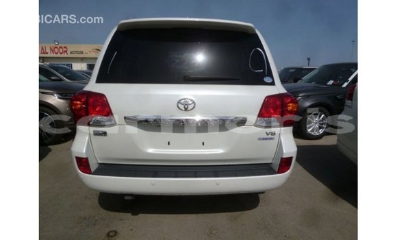 Acheter Import Voiture Toyota Land Cruiser Blanc à Import - Dubai, Îles Agalega Acheter Import Voiture Toyota Land Cruiser Blanc à Import - Dubai, Îles Agalega