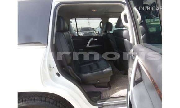 Acheter Import Voiture Toyota Land Cruiser Blanc à Import - Dubai, Îles Agalega Acheter Import Voiture Toyota Land Cruiser Blanc à Import - Dubai, Îles Agalega